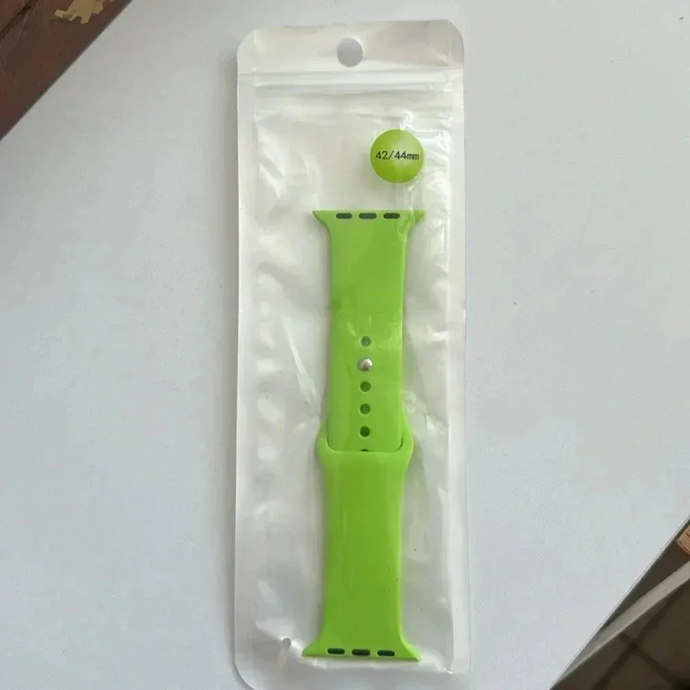 Green Silicone Apple Watch Band 42/44mm - Picture 2 of 2